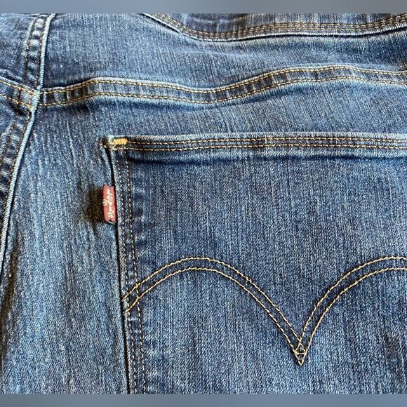 Levi’s Stretchy Jeans, size 33Wx27L. (J67) - Picture 3 of 9